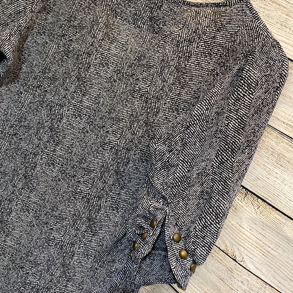 MED | 3/4 Sleeve semi sheer top- black & white - Picture 9 of 9